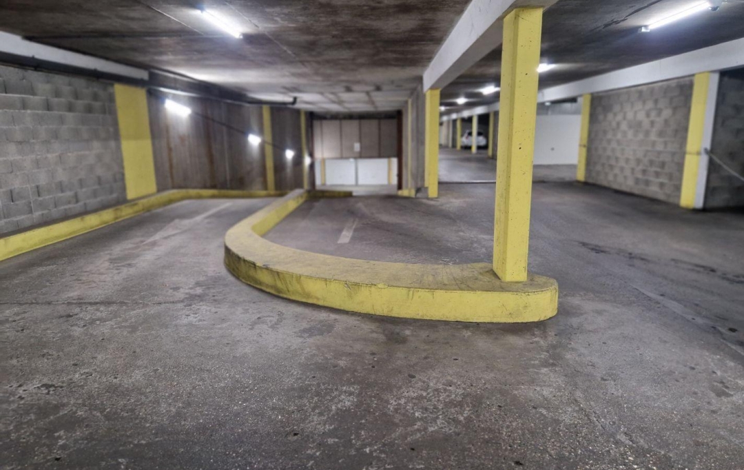 Annonces CALUIRE : Garage / Parking | VILLEURBANNE (69100) | 13 m2 | 21 000 € 